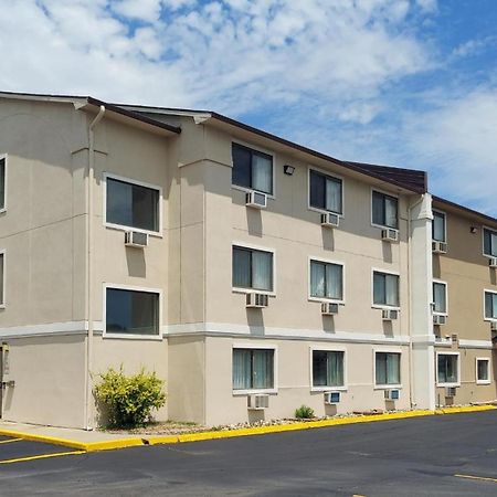Boarders Inn & Suites By Cobblestone Hotels Waterloo Cedar Falls Екстериор снимка