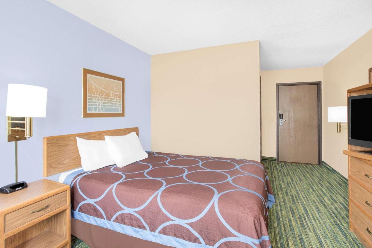 Boarders Inn & Suites By Cobblestone Hotels Waterloo Cedar Falls Екстериор снимка