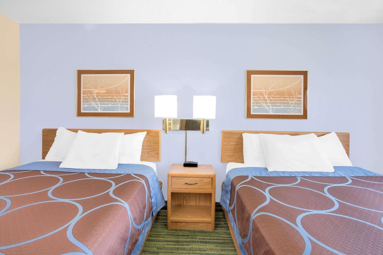 Boarders Inn & Suites By Cobblestone Hotels Waterloo Cedar Falls Екстериор снимка