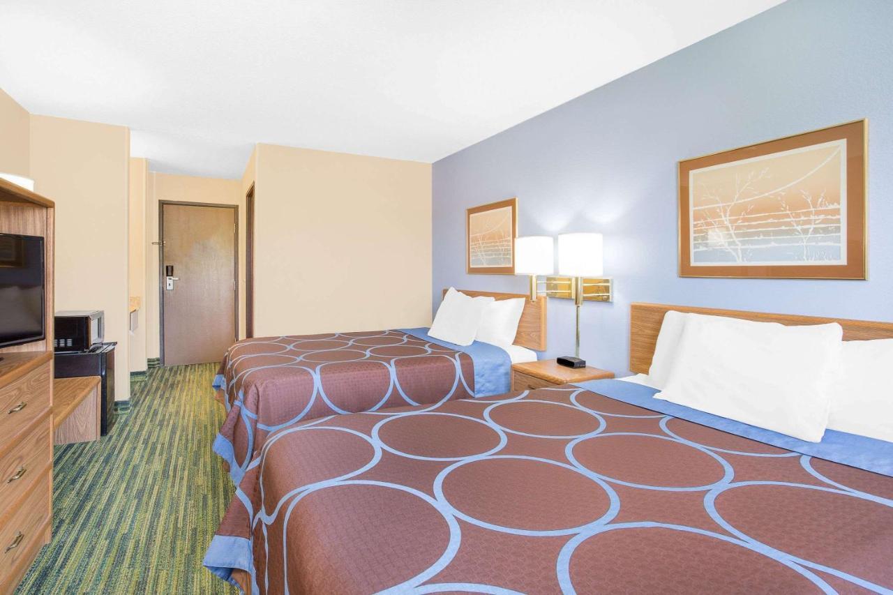Boarders Inn & Suites By Cobblestone Hotels Waterloo Cedar Falls Екстериор снимка