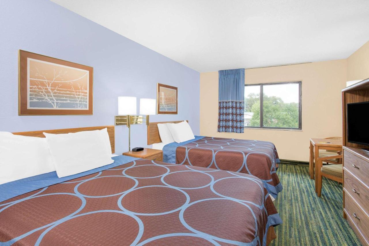 Boarders Inn & Suites By Cobblestone Hotels Waterloo Cedar Falls Екстериор снимка