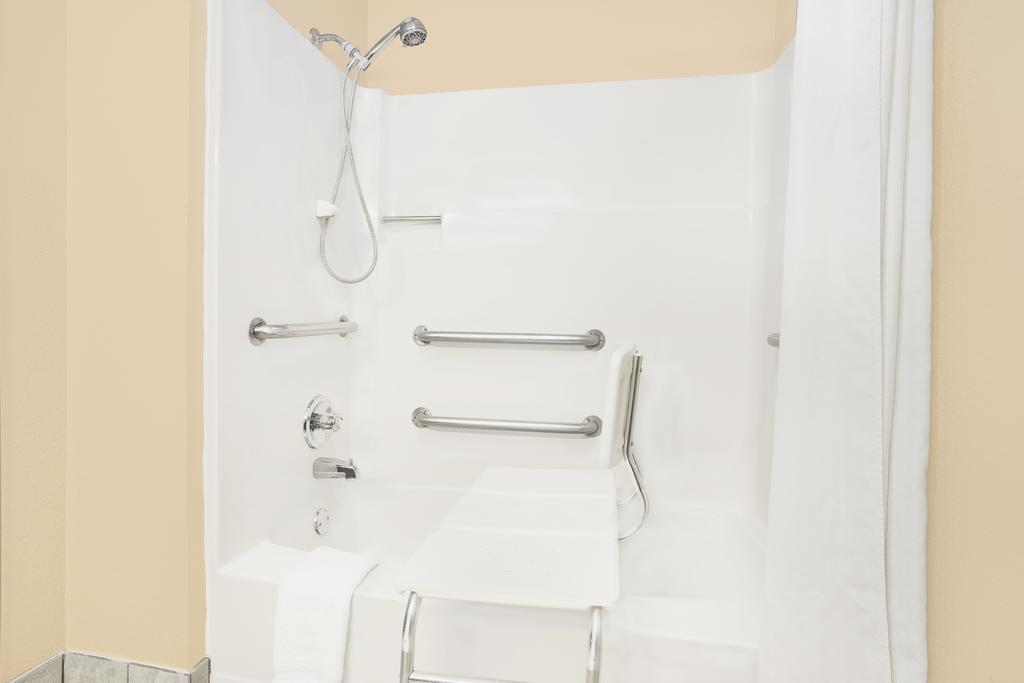 Boarders Inn & Suites By Cobblestone Hotels Waterloo Cedar Falls Екстериор снимка